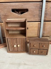 Paquete de cómoda y tocador de madera maciza para casa de muñecas Build And Knock  segunda mano  Embacar hacia Mexico