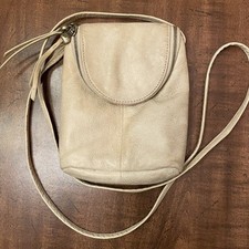 Bolsa tiracolo de couro creme HOBO em excelente estado usado. Aproximadamente 6”L x 8”A x 2”D., usado comprar usado  Enviando para Brazil