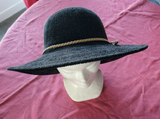 Chapeau chic polyester d'occasion Chapeau chic polyester d'occasion  Breuvannes-en-Bassigny