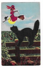 Cartão postal de Halloween gato de feltro em cerca observando gato e bruxa na vassoura comprar usado  Enviando para Brazil