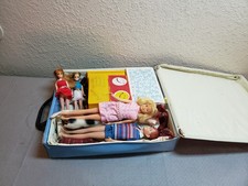 1961 Estojo de Boneca Barbie com 4 Bonecas e Acessórios, COMO ESTÁ, Ricky & Skipper comprar usado  Enviando para Brazil