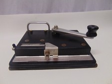 Máquina de rolo de cigarro Top base de metal e alça 9,5" x 7" comprar usado Máquina de rolo de cigarro Top base de metal e alça 9,5" x 7" comprar usado  Enviando para Brazil