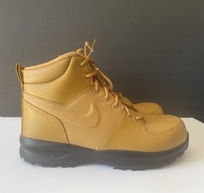 Bota Nike Big Kid tamanho 6Y. Cor bronzeada, sola preta. Bom estado usado., usado comprar usado  Enviando para Brazil