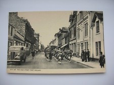 Cartão postal Fort William - High Street. Faixa de cachimbo, gaitas de foles, kilts, placas de loja etc., usado comprar usado  Enviando para Brazil