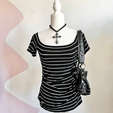 Usado, Blusa listrada preta fora do ombro Y2K indie sleaze grunge francesa retrô média comprar usado  Enviando para Brazil