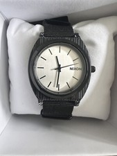 Montre nixon minimal d'occasion  Saint-Alban-Leysse