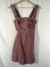 Mini vestido jeans Urban Outfitters Golden Hour estruturado abertura traseira fivela pequeno comprar usado  Enviando para Brazil
