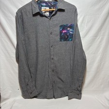 Camisa masculina On The Byas cinza com botões acabamento de bolso Galaxy tamanho grande G comprar usado Camisa masculina On The Byas cinza com botões acabamento de bolso Galaxy tamanho grande G comprar usado  Enviando para Brazil