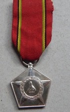 Medalha de prata de libertação do Zimbábue concedida aos comandantes de campo.    RARO.  C659 comprar usado Medalha de prata de libertação do Zimbábue concedida aos comandantes de campo.    RARO.  C659 comprar usado  Enviando para Brazil