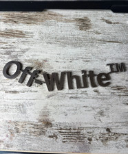 Off white metal d'occasion  Expédié en Belgium