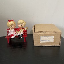 Vestido rosa menina dos namorados/menino com guitarra no banco vermelho estatueta com caixa original, usado comprar usado Vestido rosa menina dos namorados/menino com guitarra no banco vermelho estatueta com caixa original, usado comprar usado  Enviando para Brazil