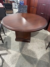 Round traditional style for sale  Cleveland