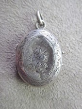 Beau petit pendentif d'occasion  Pézilla-la-Rivière