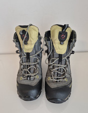 Mammut scarpe trekking usato  Spedire a Italy