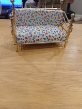 Mini cama futon vintage de bronze para casa de bonecas com almofadas removíveis, usado comprar usado  Enviando para Brazil