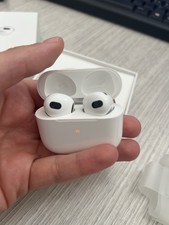 Airpods custodia ricarica usato  Carapelle