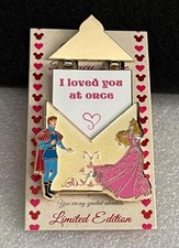 Broche letras de amor Disney Bela Adormecida Aurora e Príncipe Philip LE 3000, usado comprar usado  Enviando para Brazil