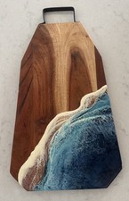 Placa de charcutaria de madeira onda epóxi com alça comprar usado  Enviando para Brazil