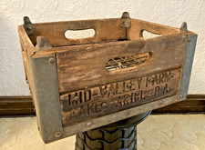 Garrafa de leite vintage Mid Valley Farm Lake Ariel PA caixa de madeira comprar usado Garrafa de leite vintage Mid Valley Farm Lake Ariel PA caixa de madeira comprar usado  Enviando para Brazil