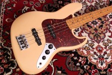 Fender American Standard Jazz baixo bordo escala olímpica branca 2008 comprar usado Fender American Standard Jazz baixo bordo escala olímpica branca 2008 comprar usado  Enviando para Brazil