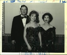1989 Press Photo Attendees of Plimsol Club Debutante Party - nob78582 comprar usado  Enviando para Brazil