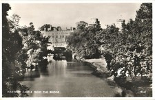 Cartão postal View of Warwick Castle From The Bridge, Warwickshire, Inglaterra comprar usado  Enviando para Brazil