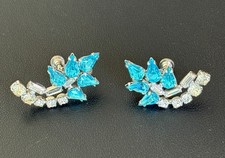 Brincos de strass Kramer NY azul lágrima e baguete década de 1950 comprar usado Brincos de strass Kramer NY azul lágrima e baguete década de 1950 comprar usado  Enviando para Brazil