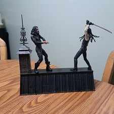 Crow top dollar for sale  Marissa