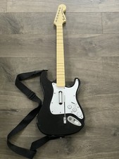 Guitarra Playstation RockBand Harmonix Fender Stratocaster modelo 822151 com alça comprar usado  Enviando para Brazil