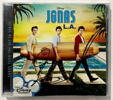 JONAS BROTHERS Jonas L.A. SIGNED COVER 2010 MEXICO Disney Channel comprar usado JONAS BROTHERS Jonas L.A. SIGNED COVER 2010 MEXICO Disney Channel comprar usado  Enviando para Brazil