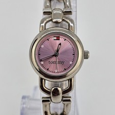 Relógio feminino Tommy Hilfiger 22 mm mostrador rosa pulseira corrente 7" nova bateria comprar usado Relógio feminino Tommy Hilfiger 22 mm mostrador rosa pulseira corrente 7" nova bateria comprar usado  Enviando para Brazil