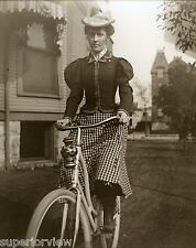 Usado, Saia xadrez feminina bicicleta antiga chapéu lanterna bicicleta vintage com pena 1897 comprar usado  Enviando para Brazil