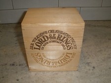 LORD OF THE RINGS ON NICE CD'S TOKIEN'S CELEBRATED TRILOGY WOOD BOX comprar usado  Enviando para Brazil