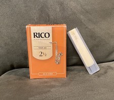 RICO - SAX TENOR 2.5 - Caixa de 10 + 1 palhetas de saxofone tenor - NOVO EM FOLHA NA CAIXA! comprar usado RICO - SAX TENOR 2.5 - Caixa de 10 + 1 palhetas de saxofone tenor - NOVO EM FOLHA NA CAIXA! comprar usado  Enviando para Brazil