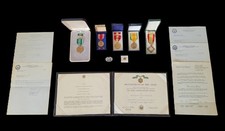 Medalha de Acidentes Médicos do Exército dos EUA / Grupo de Distintivos CMB com Prêmio RVN – Primeiro Lote Cav comprar usado  Enviando para Brazil