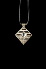 Collana eleganza geometrica usato  Bisceglie