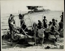 Usado, 1968 Press Photo acampamento caravana Bhatti em Dhoondhra, Rajastão, Índia. comprar usado  Enviando para Brazil