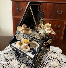 Caixa de música vintage rara resina Berkeley Designs movendo querubins anjos piano de cauda preta comprar usado  Enviando para Brazil