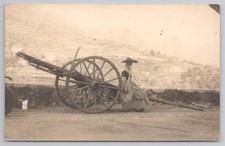 Usado, RPPC Mulher em Traje Tradicional e Carrinho de Trenó de Madeira Madeira Madeira Portugal c1920s comprar usado Usado, RPPC Mulher em Traje Tradicional e Carrinho de Trenó de Madeira Madeira Madeira Portugal c1920s comprar usado  Enviando para Brazil
