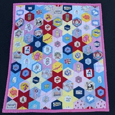 Colcha de berço infantil hexágono vintage feita à mão estampas Raggedy Ann 44”x38” comprar usado Colcha de berço infantil hexágono vintage feita à mão estampas Raggedy Ann 44”x38” comprar usado  Enviando para Brazil