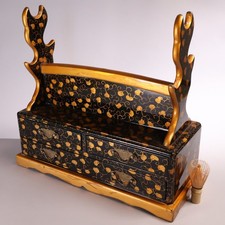 Espada samurai japonesa gaveta rack 3 camadas ouro arabesco KATANA-KAKE era Meiji comprar usado Espada samurai japonesa gaveta rack 3 camadas ouro arabesco KATANA-KAKE era Meiji comprar usado  Enviando para Brazil