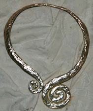 Joli collier vintage d'occasion Joli collier vintage d'occasion  France