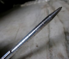 Tres beau stylo d'occasion  Paris IX