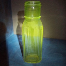 Garrafa de vidro vintage verde brilhante sob UV 365 7,25" de altura, usado comprar usado  Enviando para Brazil
