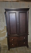 Dark wood armoire d'occasion  Expédié en Belgium