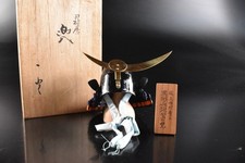 U8785: Capacete japonês de metal Kabuto ESTÁTUA escultura ornamento com caixa assinada comprar usado  Enviando para Brazil