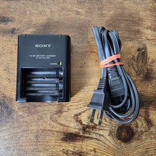 Carregador de bateria Sony Ni-MH AA AAA BC-CS2A duplo e triplo A comprar usado Carregador de bateria Sony Ni-MH AA AAA BC-CS2A duplo e triplo A comprar usado  Enviando para Brazil