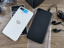 Celular desbloqueado BlackBerry Z10 - 16 GB 16 GB preto/branco comprar usado  Enviando para Brazil
