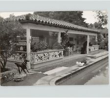 Arquitetura externa mexicana para casa com piscina e jardim, década de 1950 vintage. Foto de imprensa, usado comprar usado  Enviando para Brazil