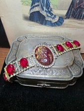Pulsera estilo vintage, cristales de cristal rojo y camafeo de cristal, 8 pulgadas, checo segunda mano  Embacar hacia Mexico